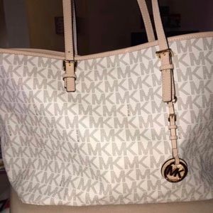 Micheal Kors Purse